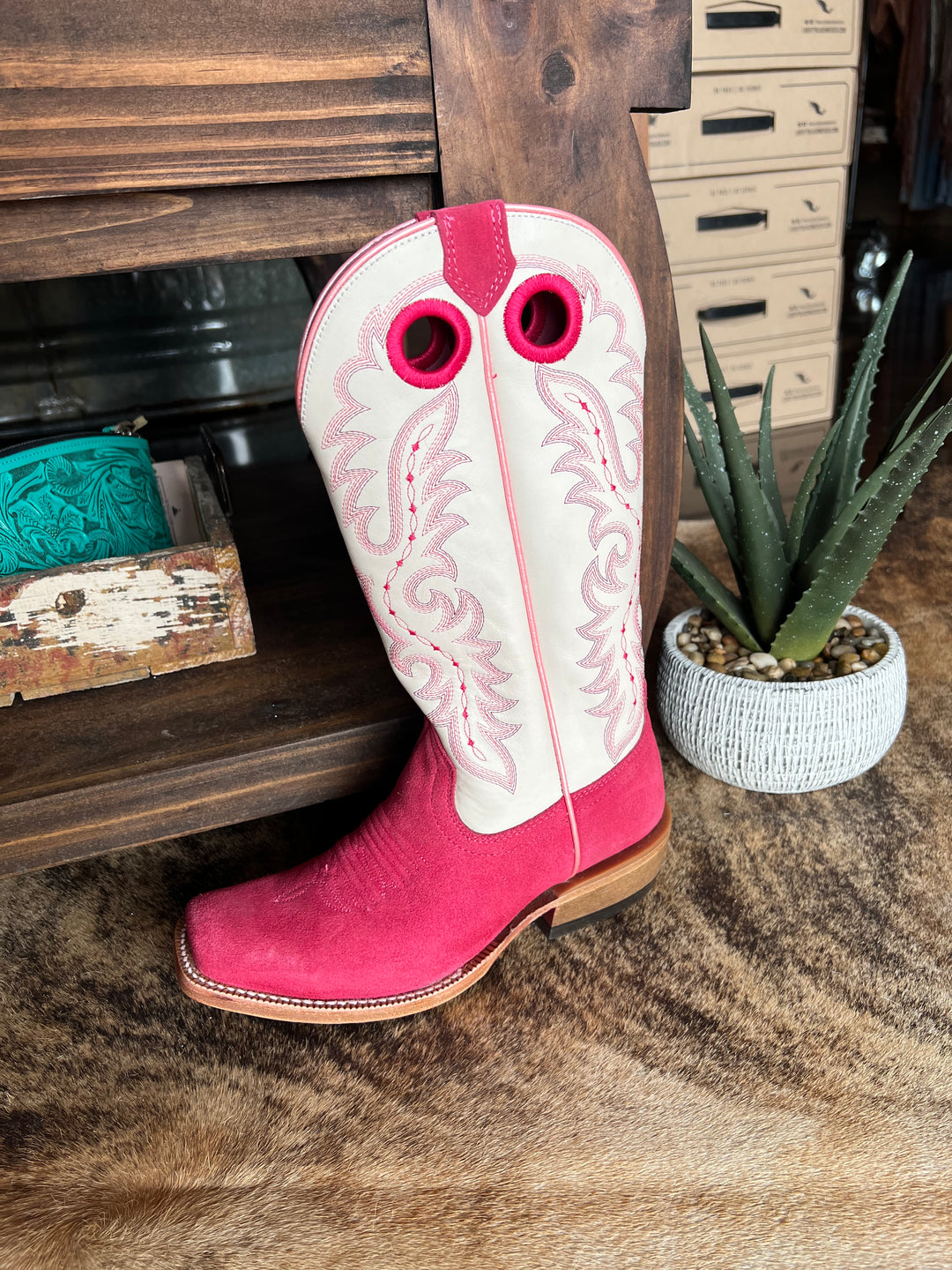 Ariat: Futurity Azalea Rough Out Boots