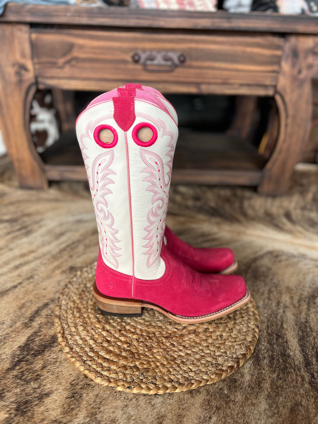 Ariat: Futurity Azalea Rough Out Boots