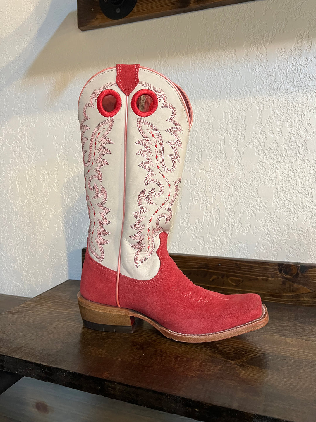 Ariat: Futurity Azalea Rough Out Boots